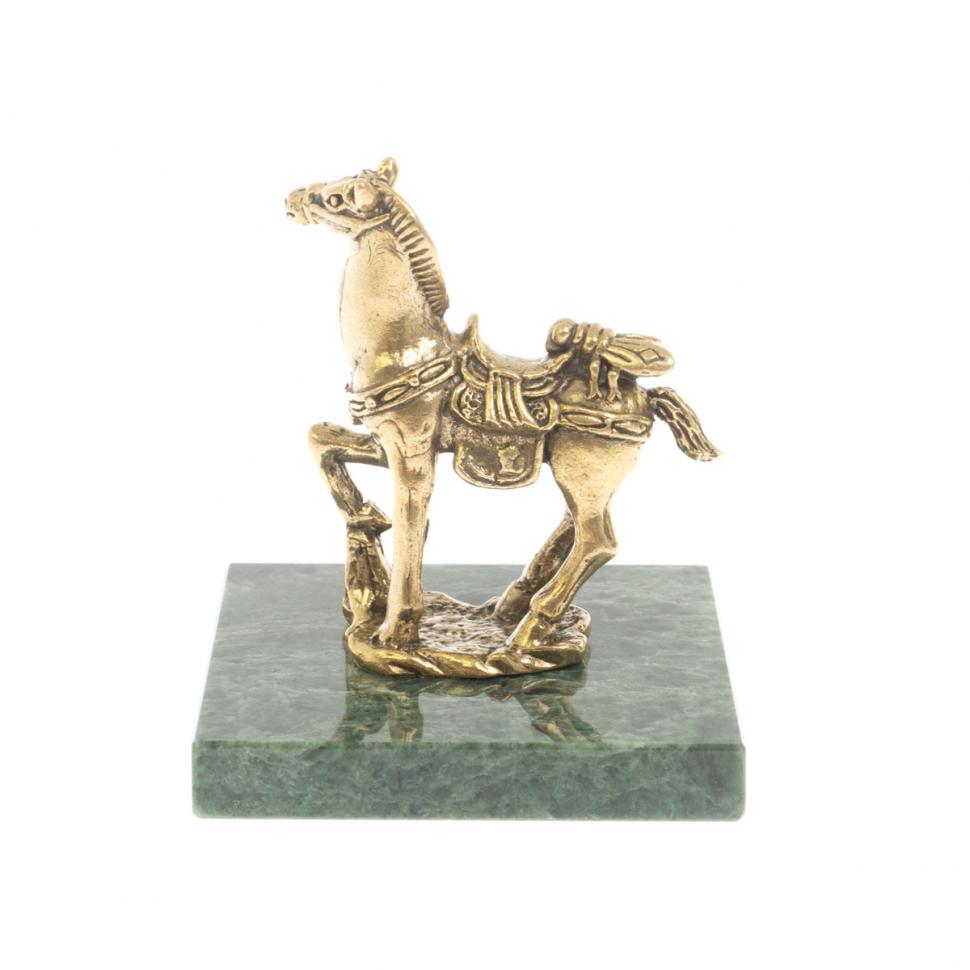 Статуэтка "Лошадь с мухой " из змеевика и бронзы 5,5х5,5х5,5 см фото 1 — 