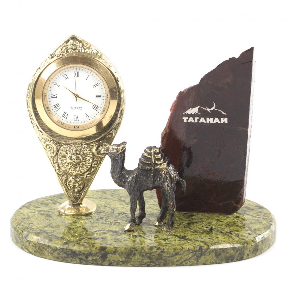 Сувенирные часы "Верблюд" бронза, камень змеевик, яшма фото 1 — 