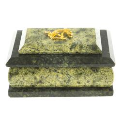 Шкатулка из камня змеевик с ящеркой 12х7,5х6 см — 