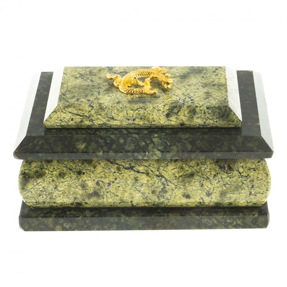 Шкатулка из камня змеевик с ящеркой 12х7,5х6 см фото 1 — 