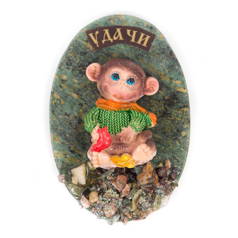 Магнит "Обезьянка в свитере "Удачи" змеевик фото 1 — 