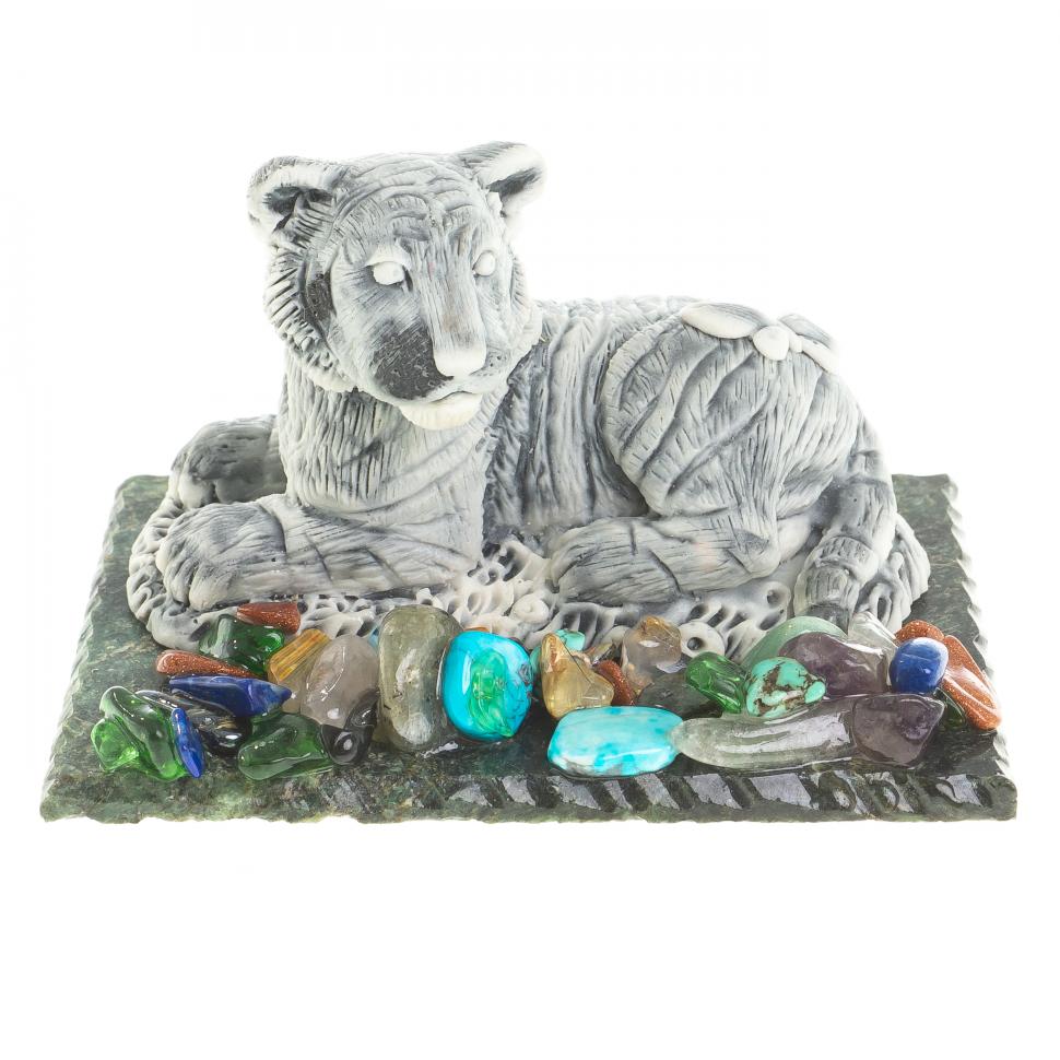 Сувенир фигурка "Тигрёнок с бабочкой" из змеевика и мрамолита 8,5х6,5х5 см фото 1 — 