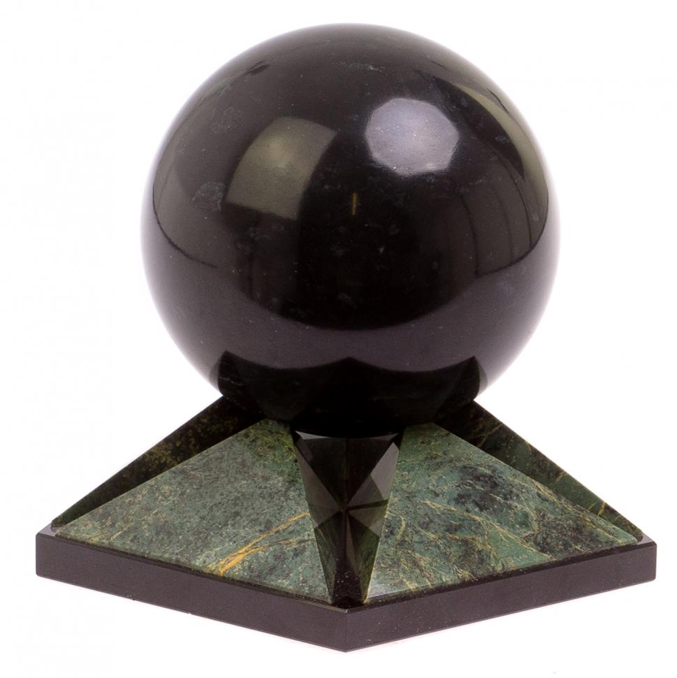 Шар 12,5 см на подставке из змеевика и долерита фото 1 — 