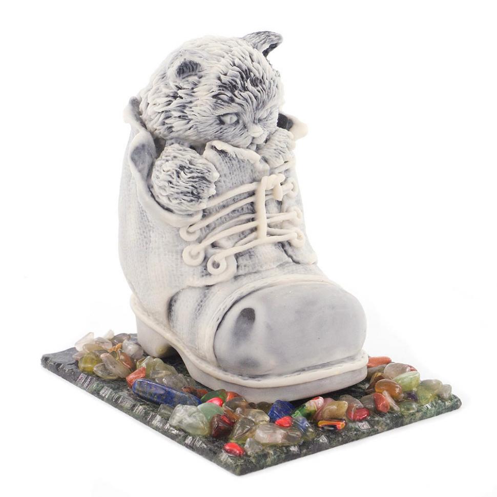Сувенир "Кот в ботинке" из мрамолита фото 1 — 
