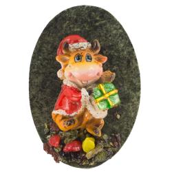 Магнит сувенирный символ года Бычок с подарком — 