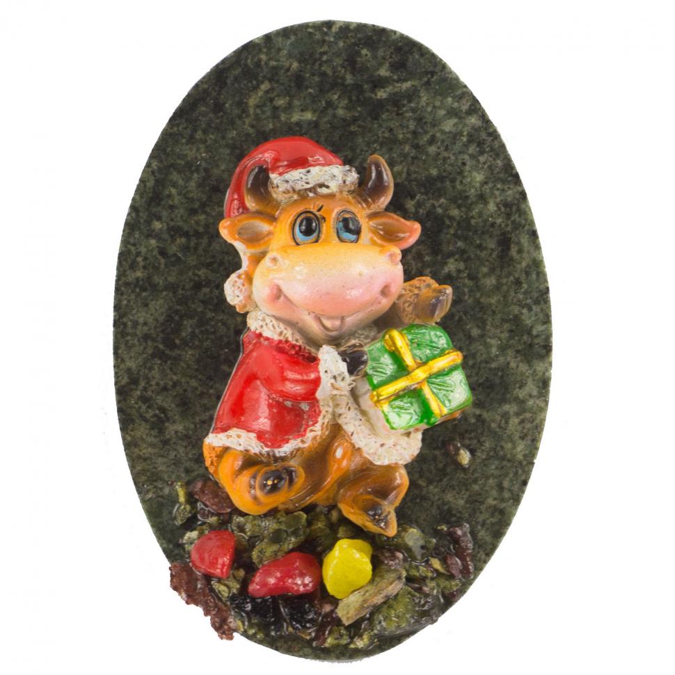 Магнит сувенирный символ года Бычок с подарком фото 1 — 