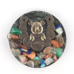 Магнит &quot;Денежная свинка&quot; 57х57 мм змеевик металл самоцветы 50 гр. — 