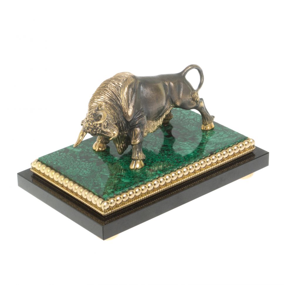 Бронзовая статуэтка "Бык" на подставке из малахита цвет патина фото 1 — 