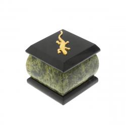 Шкатулка с ящерицей из змеевика 6х6х6,5 см — 