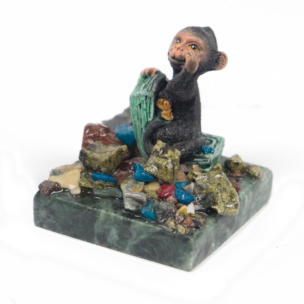 Сувенир "Обезьянка на деньгах №1" змеевик фото 1 — 