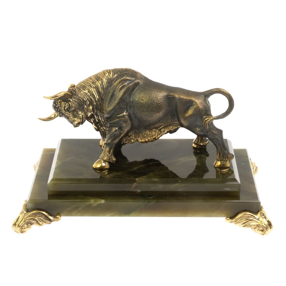 Бронзовая статуэтка "Бык" на подставке из камня нефрит цвет патина фото 1 — 