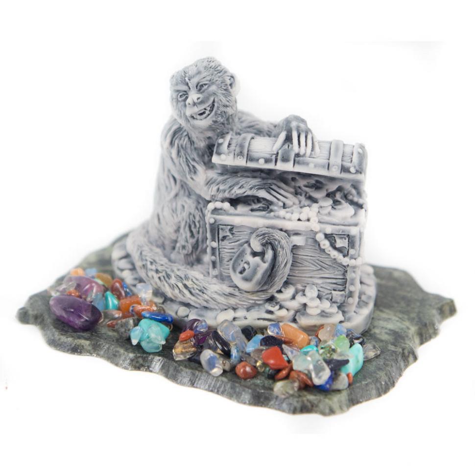 Сувенир "Обезьяна с сундуком" из мрамолита фото 1 — 