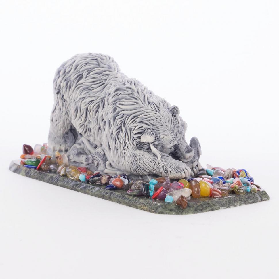 Сувенир из мрамолита "Медведь большой с рыбой №1" фото 1 — 