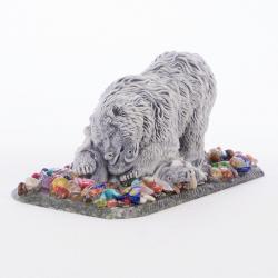 Сувенир из мрамолита &quot;Медведь большой с рыбой №1&quot; — 