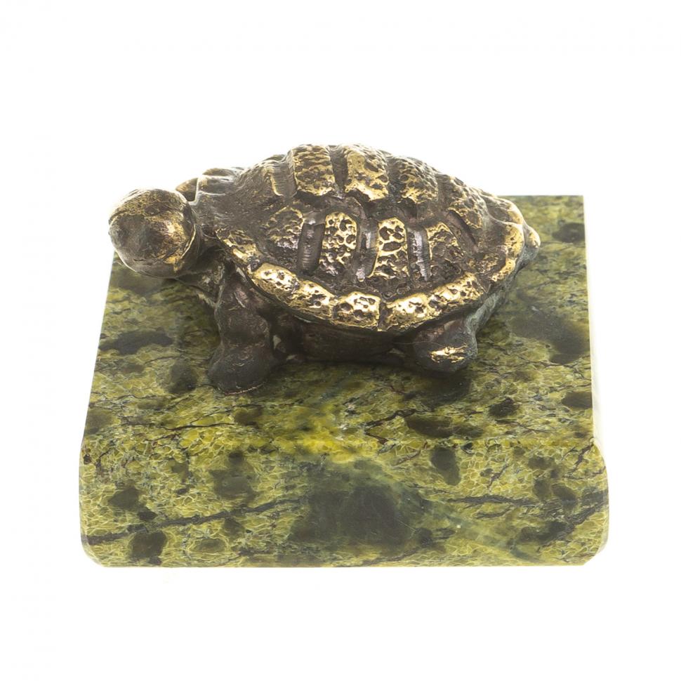 Статуэтка из бронзы "Черепаха №3" на подставке из змеевика фото 1 — 