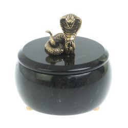 Шкатулка круглая &quot;Кобра&quot; из черного змеевика — 