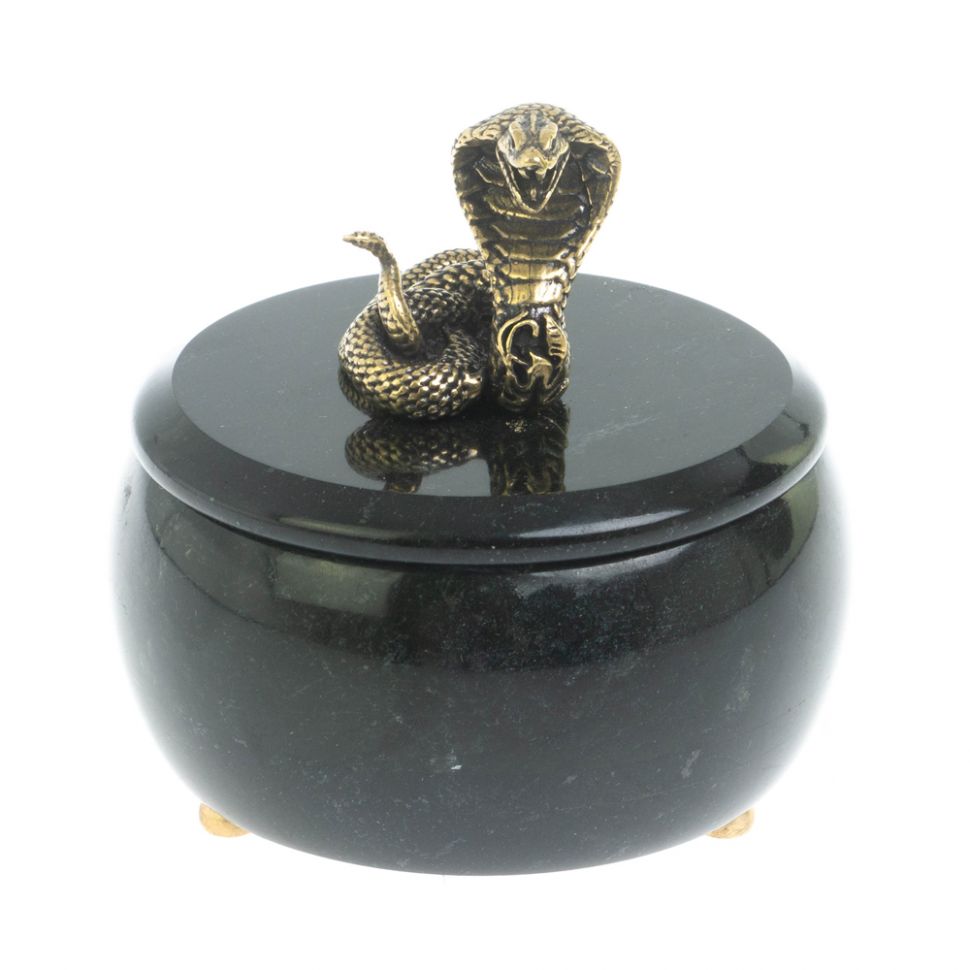 Шкатулка круглая "Кобра" из черного змеевика фото 1 — 