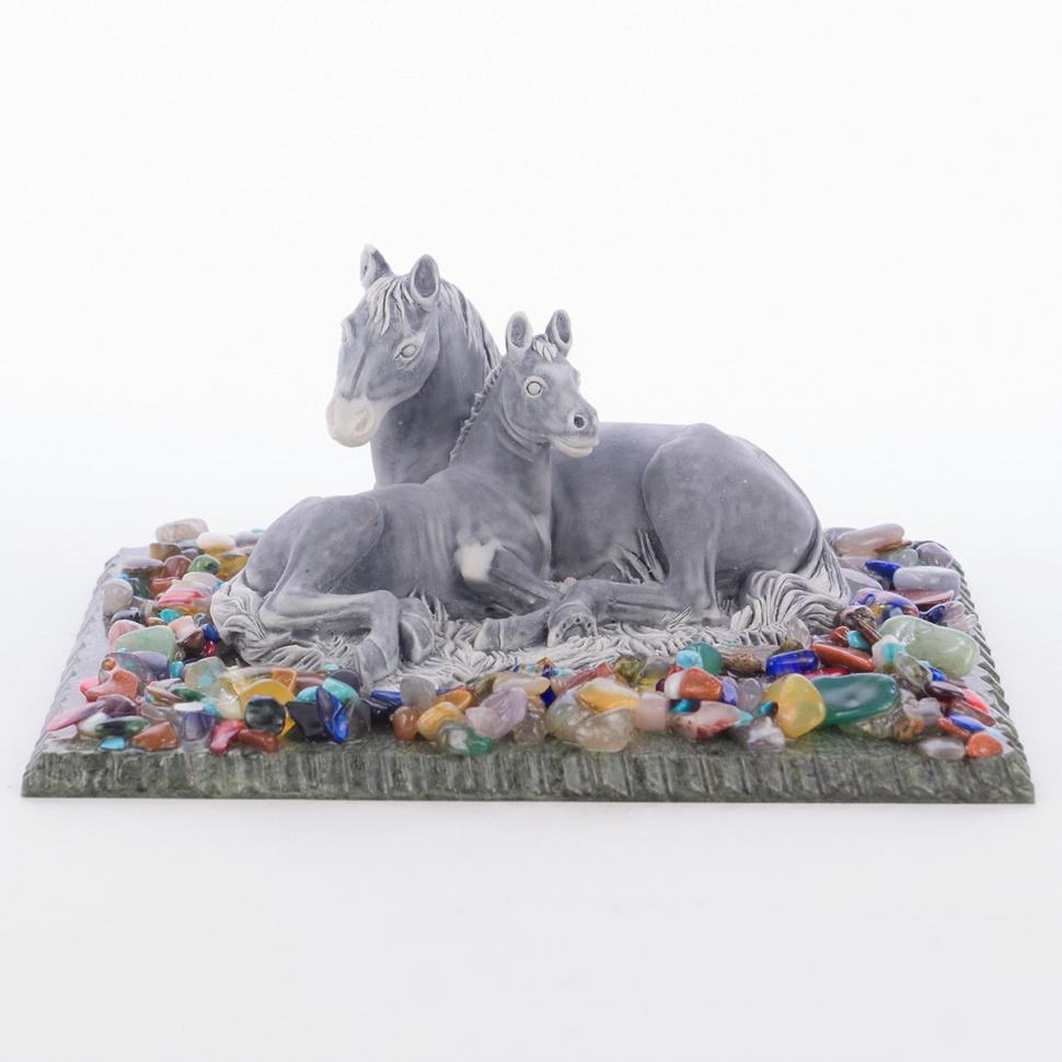 Сувенир "Лошадь с жеребенком" из мрамолита фото 1 — 