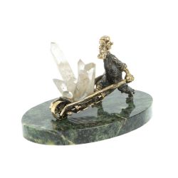 Статуэтка &quot;Старатель с тачкой&quot; из бронзы камень кварц — 