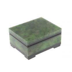 Шкатулка из нефрита 8,5х6,5х4,5 см — 