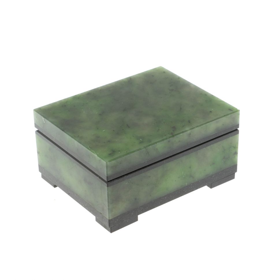 Шкатулка из нефрита 8,5х6,5х4,5 см фото 1 — 