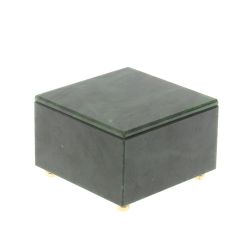 Шкатулка из нефрита 8,5х8,5х5,5 см — 