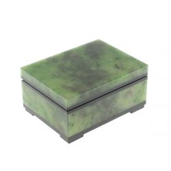 Шкатулка из нефрита 9х6,5х4,5 см — 