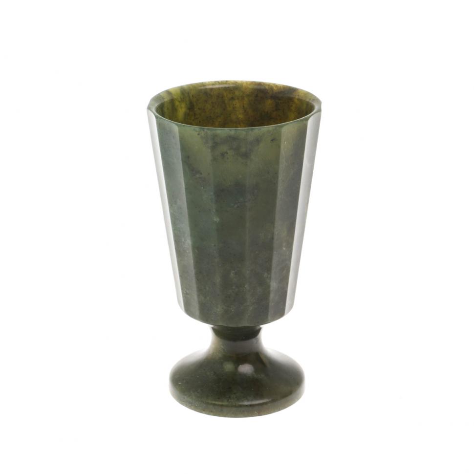 Рюмка граненая из нефрита 5х5х9,5 см фото 1 — 