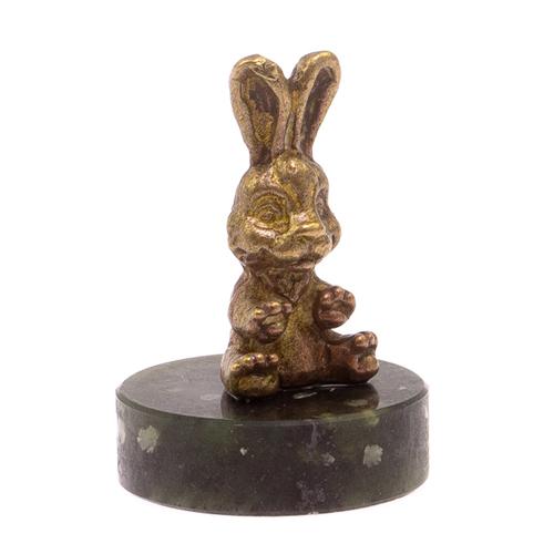 Сувенир "Зайчик сидит" из бронзы на подставке из черного змеевика фото 1 — 