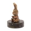 Сувенир "Зайчик сидит" из бронзы на подставке из черного змеевика фото 2 — 