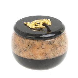 Шкатулка круглая из розового мрамора и черного змеевика 7х7х6 см — 