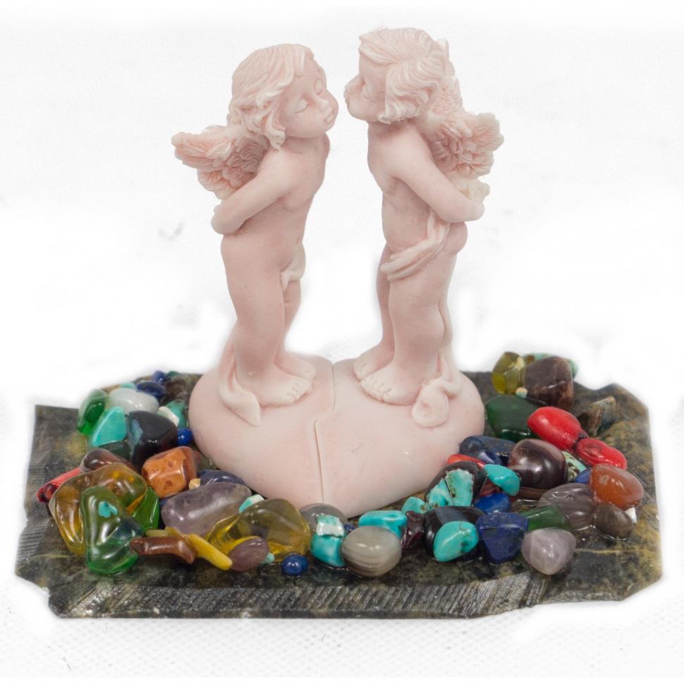 Сувенир "Ангельский поцелуй" из мрамолита фото 1 — 