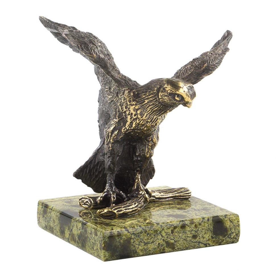 Бронзовая статуэтка "Кречет" на змеевике фото 1 — 