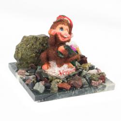 Сувенир &quot;Обезьянка с зеленым мешком №4&quot; змеевик — 