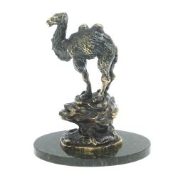 &quot;Верблюд на скале&quot; на подставке из камня змеевик — 