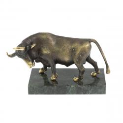 Бронзовая фигурка &quot;Бык&quot; на подставке из камня змеевик — 