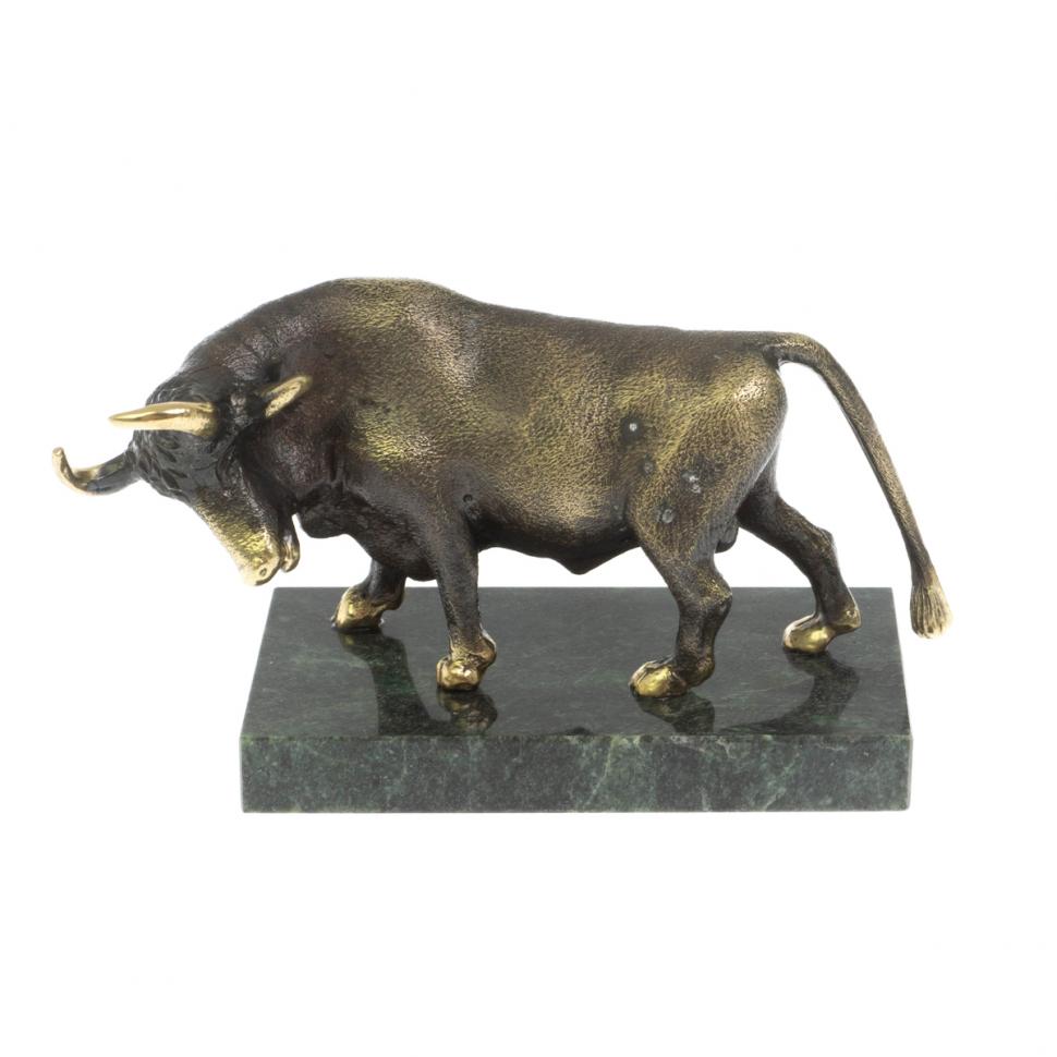 Бронзовая фигурка "Бык" на подставке из камня змеевик фото 1 — 