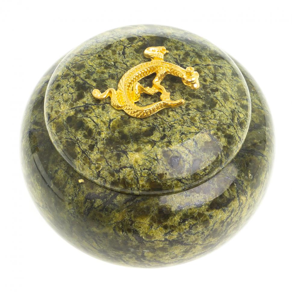 Шкатулка круглая с ящерицей камень змеевик 8х8х6,5 см фото 1 — 