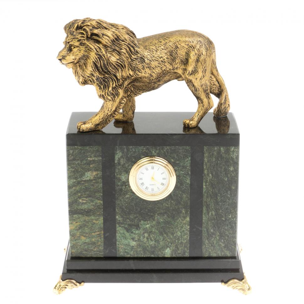 Настольные часы "Гордый лев" из шабровского змеевика фото 1 — 