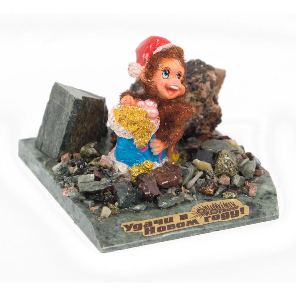 Сувенир "Обезьянка с синим мешком №3" змеевик фото 1 — 