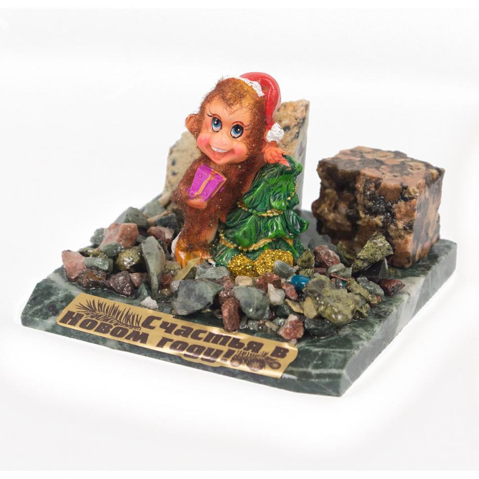 Сувенир "Обезьянка с елкой №3" змеевик фото 1 — 