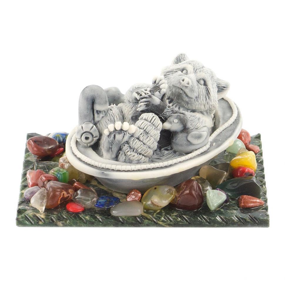 Сувенир "Енот купается" из мрамолита фото 1 — 