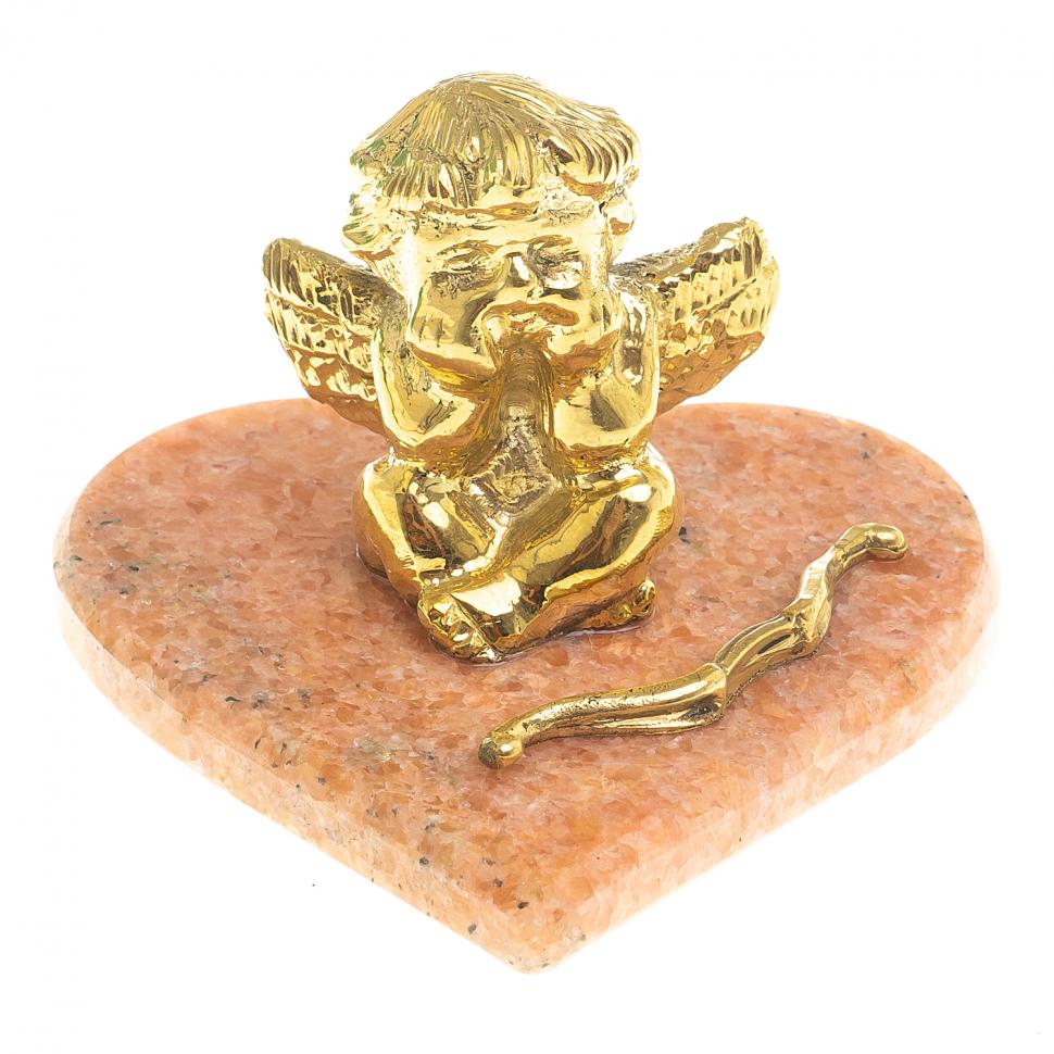 Статуэтка из бронзы на подставке из мрамора "Ангел на сердце" фото 1 — 