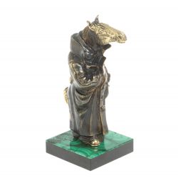 Бронзовая статуэтка &quot;Конь в пальто&quot; из малахита — 