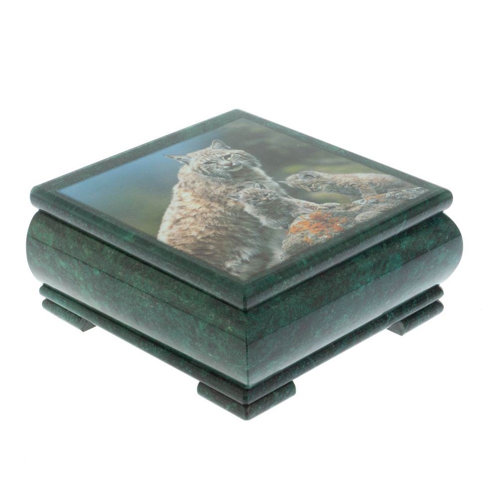 Шкатулка "Рысь и рысята" из змеевика 18х18х8 см фото 1 — 