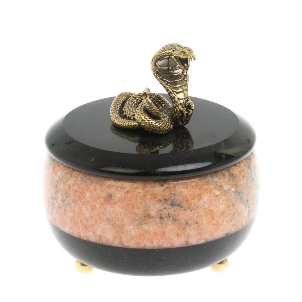 Шкатулка круглая "Кобра" из розового мрамора 10,5х10,5х13,5 см фото 1 — 