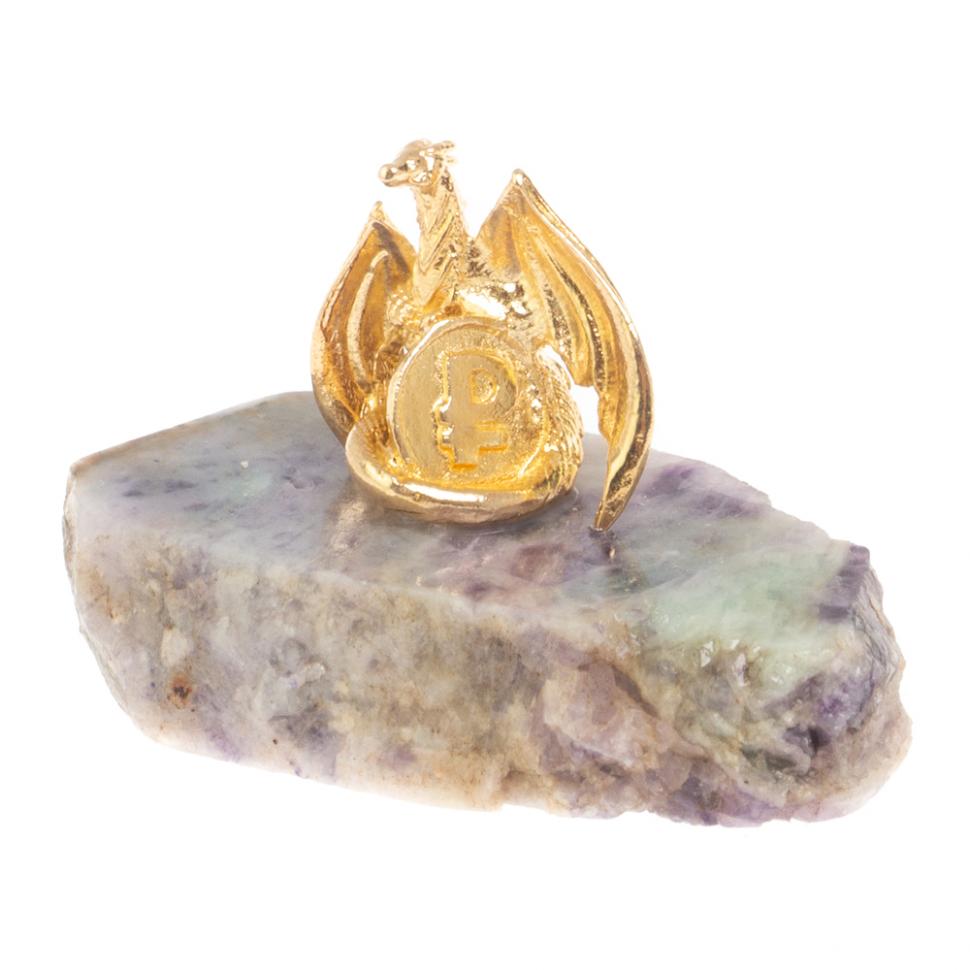 Сувенир "Дракон с монетой" на подставке из флюорита фото 1 — 