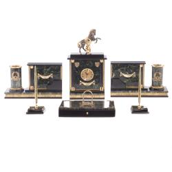 Письменный набор &quot;Конь на дыбах&quot; из змеевика — 