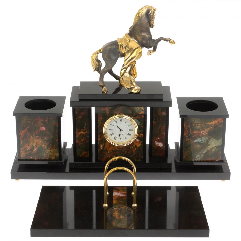 Настольный набор "Конь с попоной" из яшмы и долерита фото 1 — 