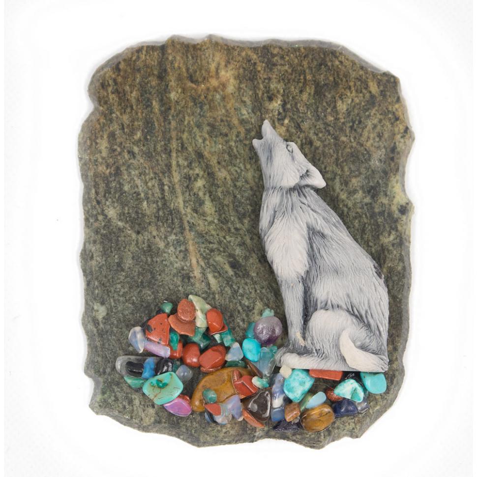 Магнит с камушками "Волк" змеевик фото 1 — 